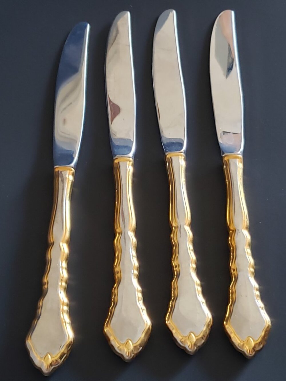4pc Oneida GOLDEN ROYAL CHIPPENDALE Community Stainless Flatware Dinner Knife 9"